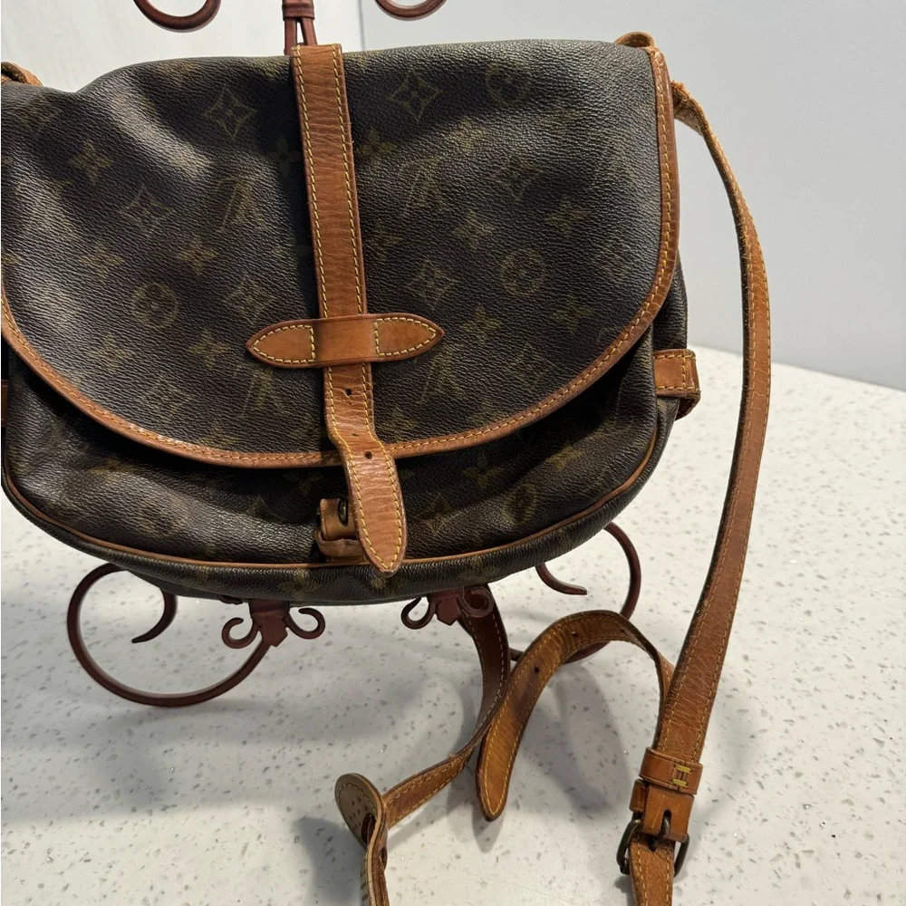 Louis Vuitton Purse - Picture 2 of 13
